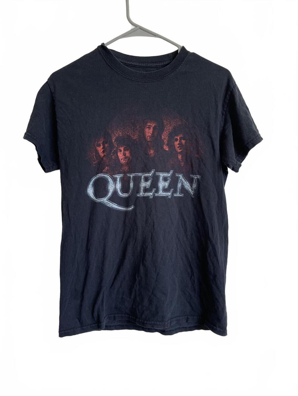 Queen Official Merch Black Graphic Band T-Shirt grunge rock